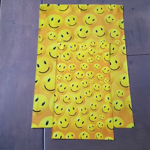 20 pcs Smileys Poly Mailers (2 Sizes) - Picture 2 of 4